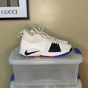 Mens basketball shoes